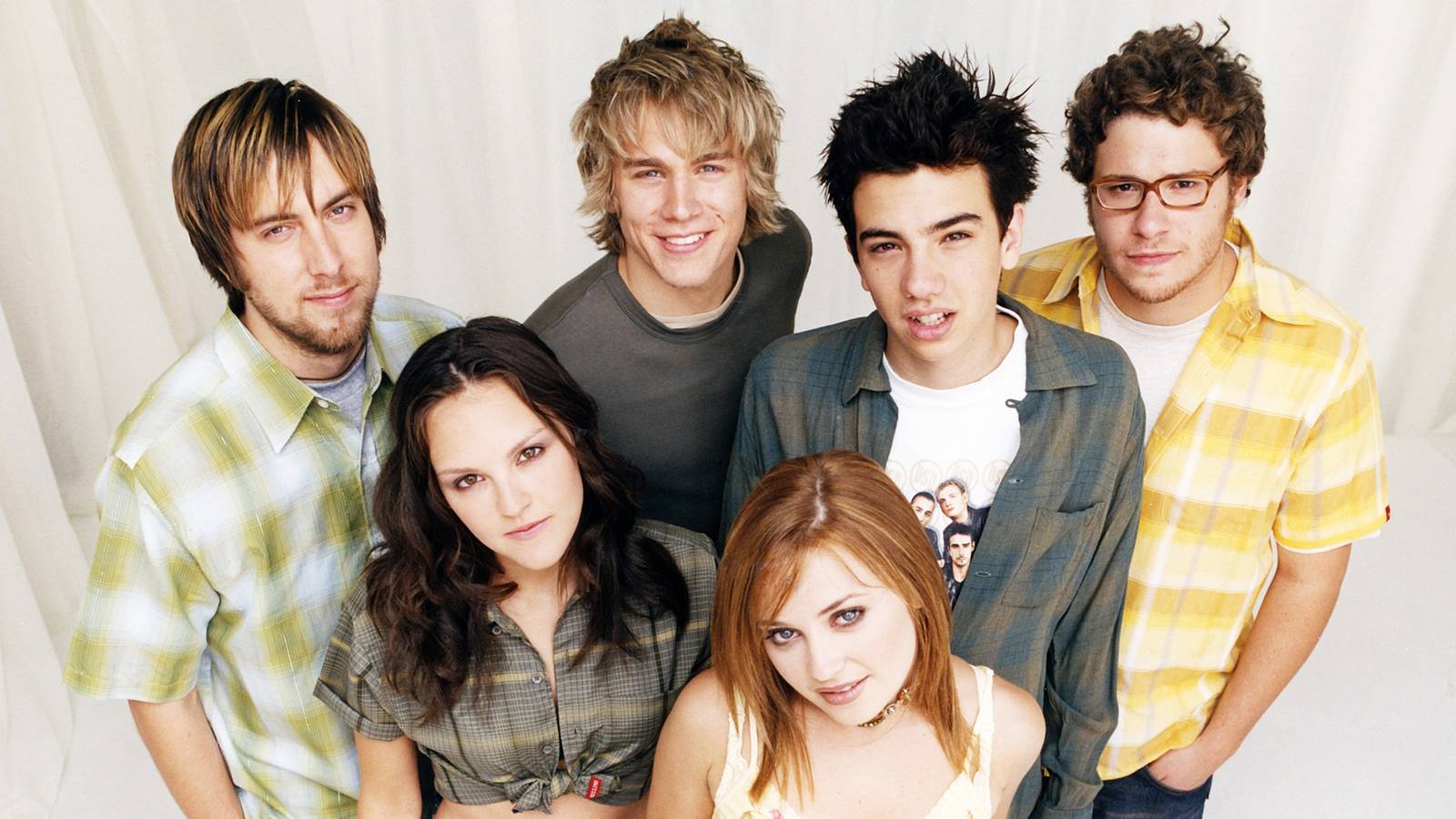 charlie-hunnam-starred-in-this-forgotten-comedy-series-before-sons-of