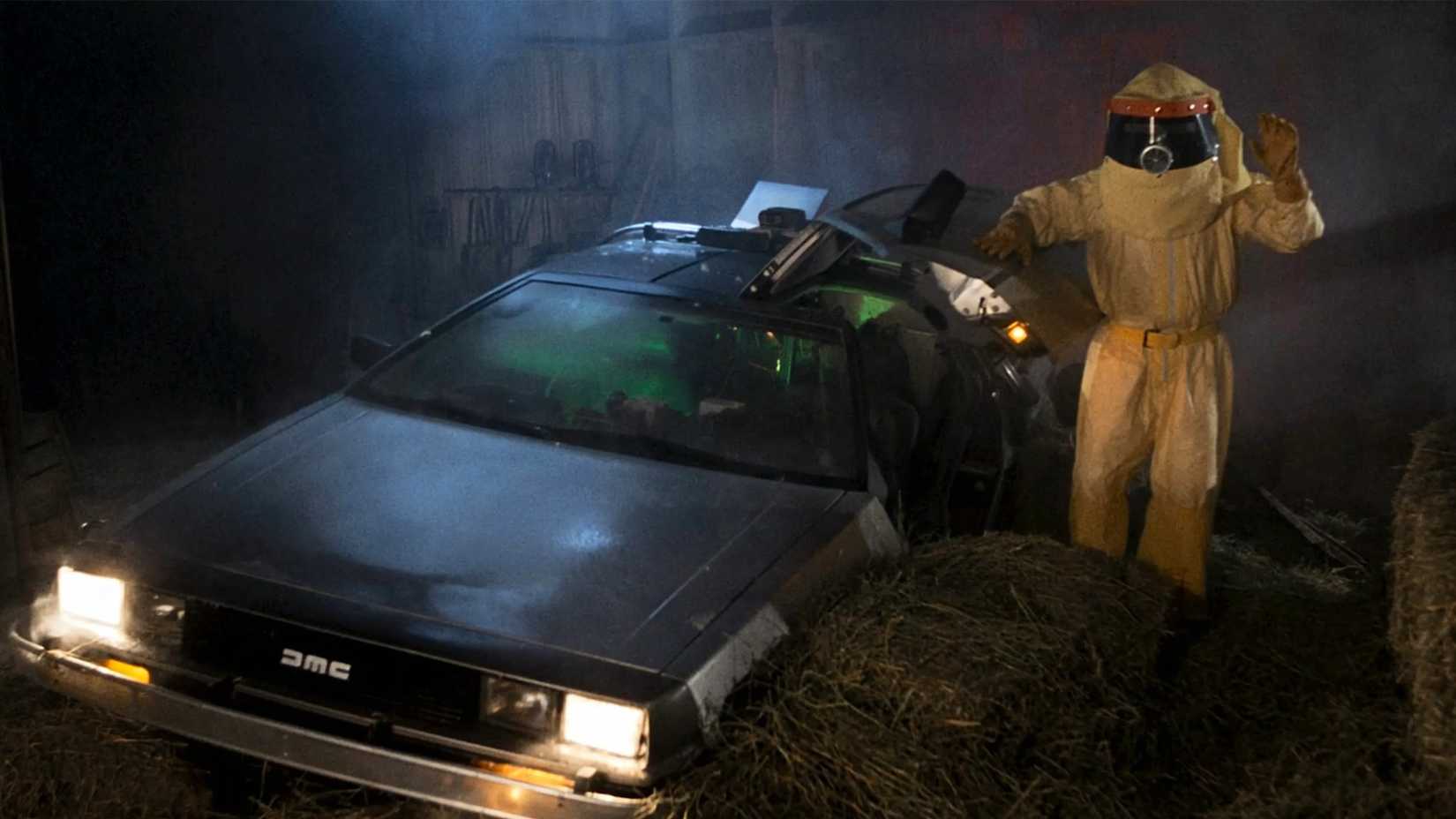 Marty con la tuta anti-radiazioni in Ritorno al futuro