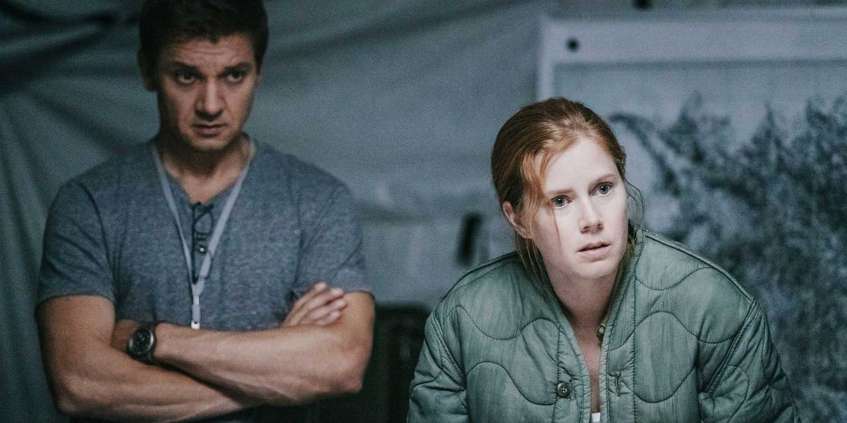 Jeremy Renner and Amy Adams standing next to each other in Arrival.