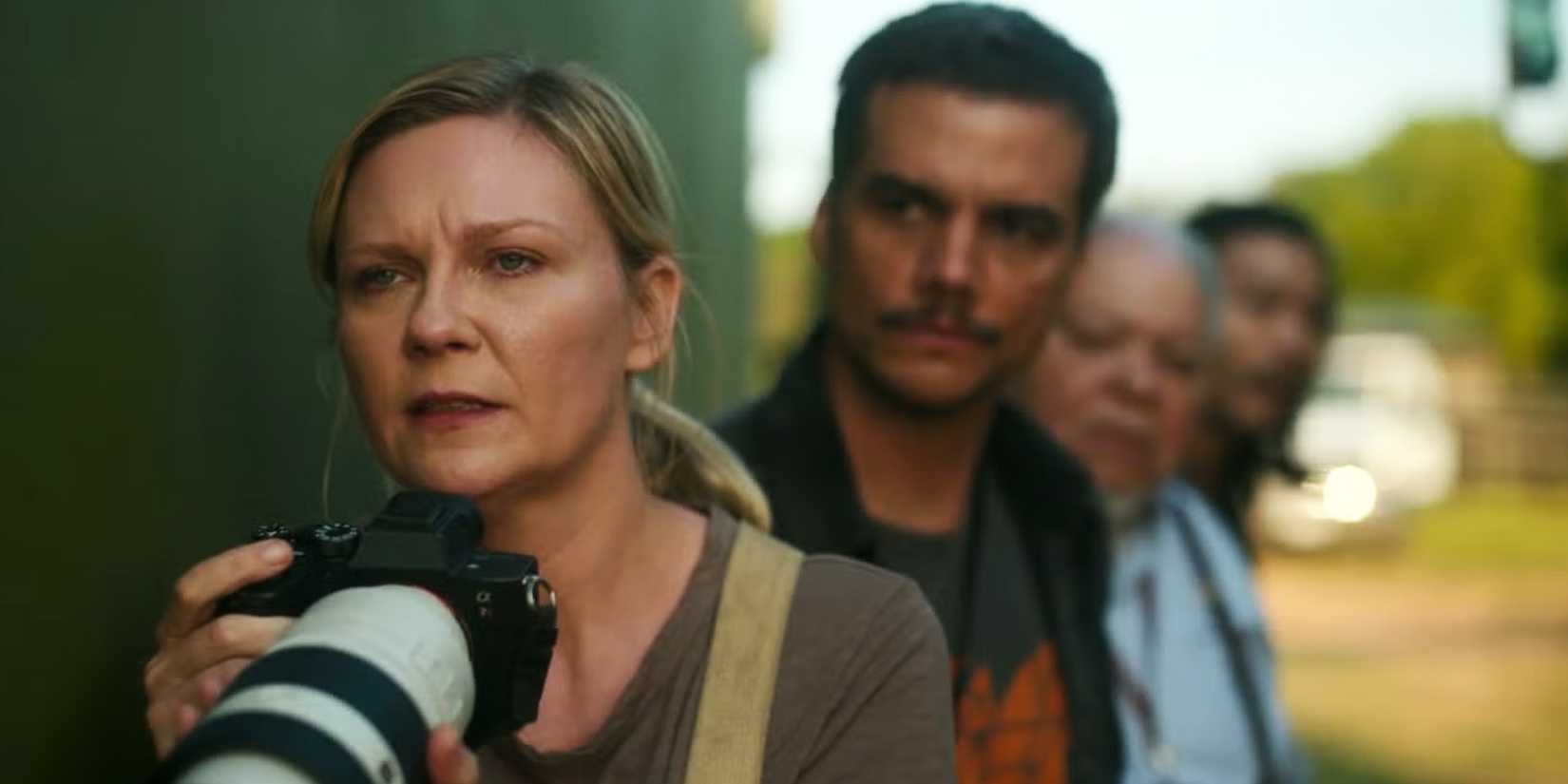 Kirsten Dunst, Wagner Moura, Stephen McKinley Henderson, and Nelson Lee in Civil War