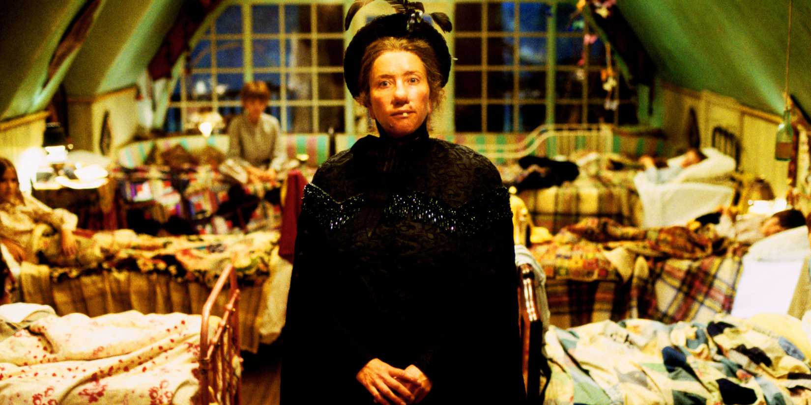 Nanny McPhee (Emma Thompson) standing in the Brown children's bedroom in Nanny McPhee.