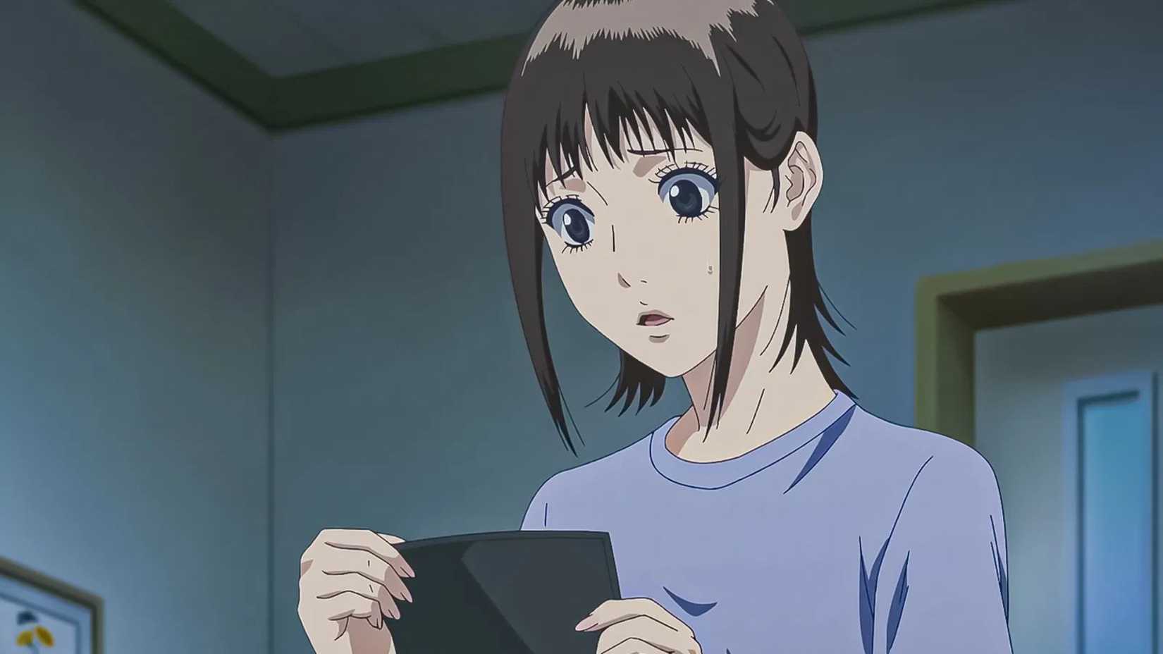 Nao Kanzaki receives her Liar Game invitation in Episode 1.