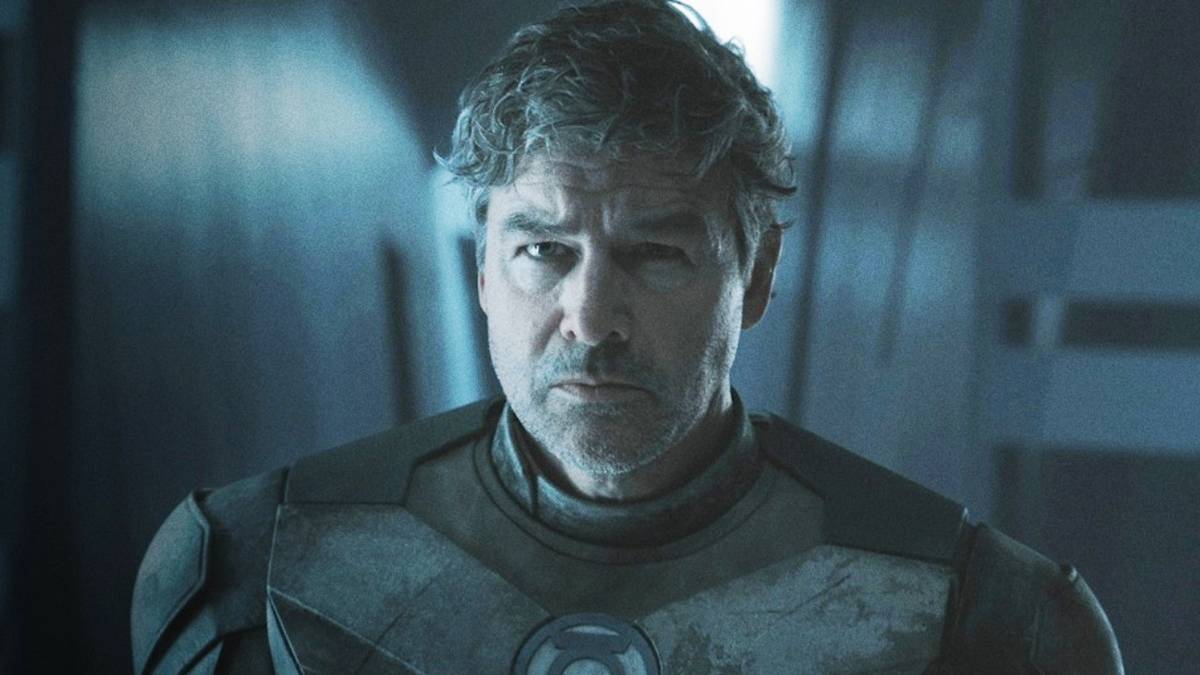 Green Lantern Fans React to New Look at Hal Jordan's Lanterns Suit