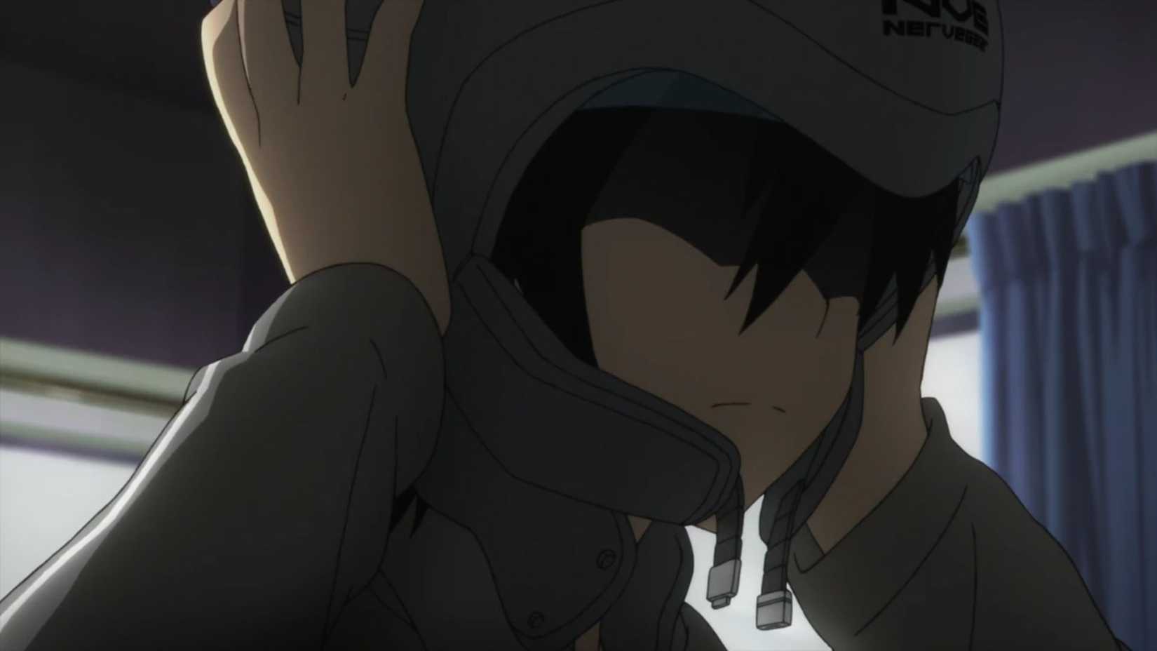 Kirito met son casque dans le premier épisode de Sword Art Online.