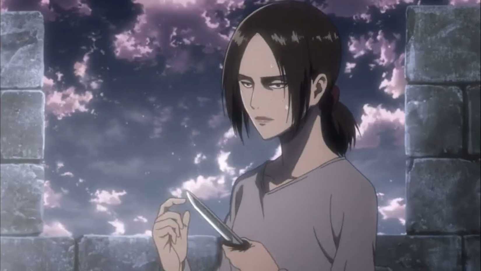 Ymir holding a small knife in Attack on Titan