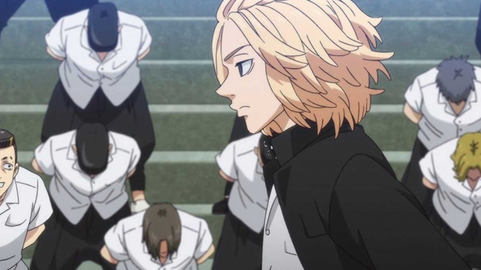 Tokyo Revengers character Mikey walks by a crowd of bowing students