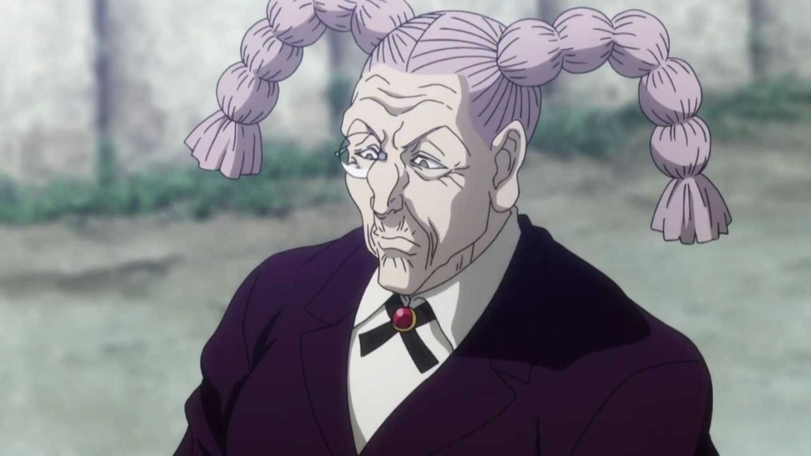 Tsubone, le terrifiant majordome de Hunter x Hunter, affiche une expression sérieuse