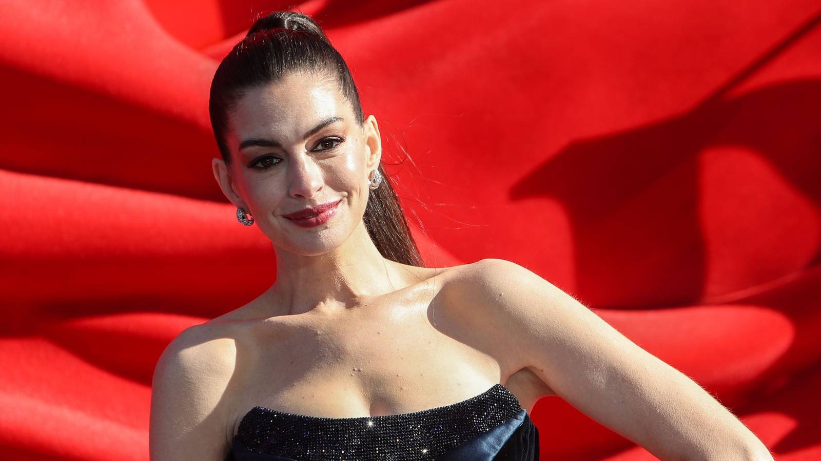Anne Hathaway's 10/10 Sci-Fi Masterpiece Is Heading to a New Streaming Home Ahead of The Odyssey