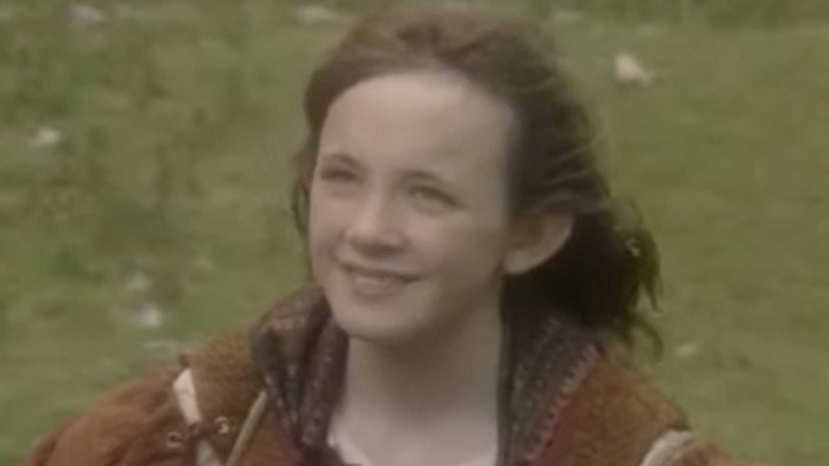 Jill Pole smiles in Narnia.