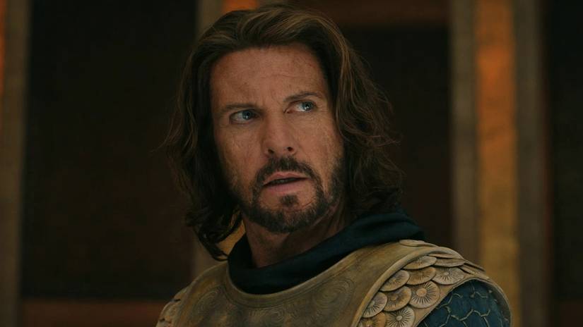 Lloyd Owen as Elendil in The Lord of the Rings: The Rings of Power