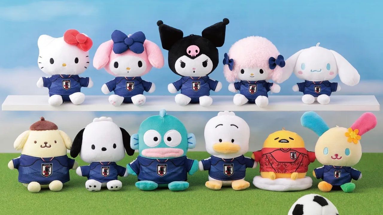 Hello Kitty サッカー日本代表 ぬいぐるみ 2体セット Hello Kitty Officially Joins the FIFA World Cup With 11 New Designs