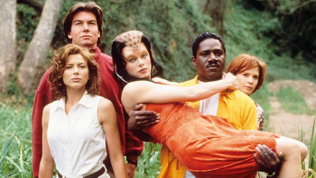 All 5 Seasons of Iconic 90s Sci-Fi Series Are Streaming for Free in July