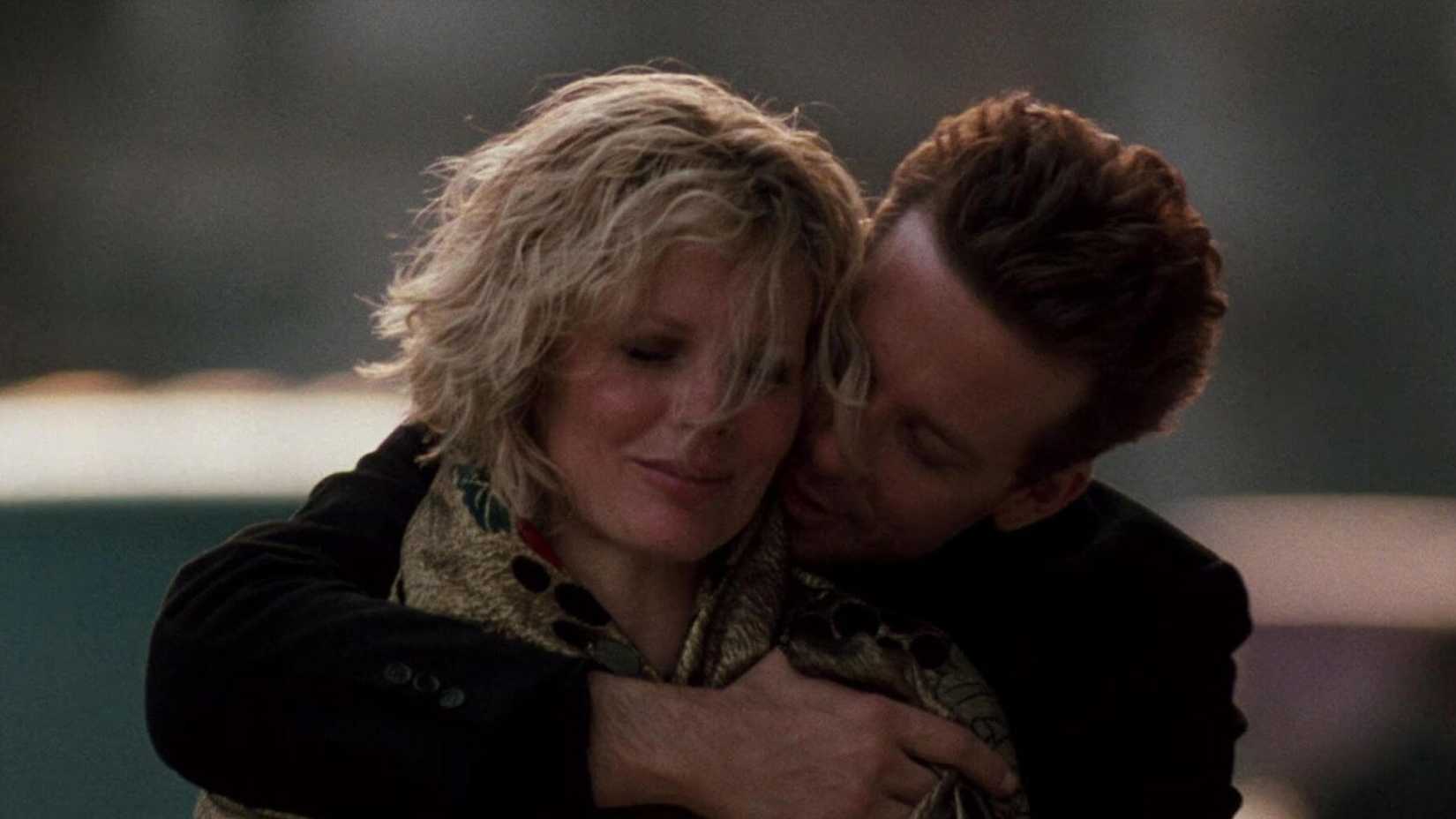 Elizabeth and John hold each other in 9 1/2 Weeks.