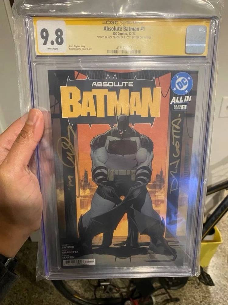 Absolute Batman Is Winning Over New Comics Collectors, But There's a Catch