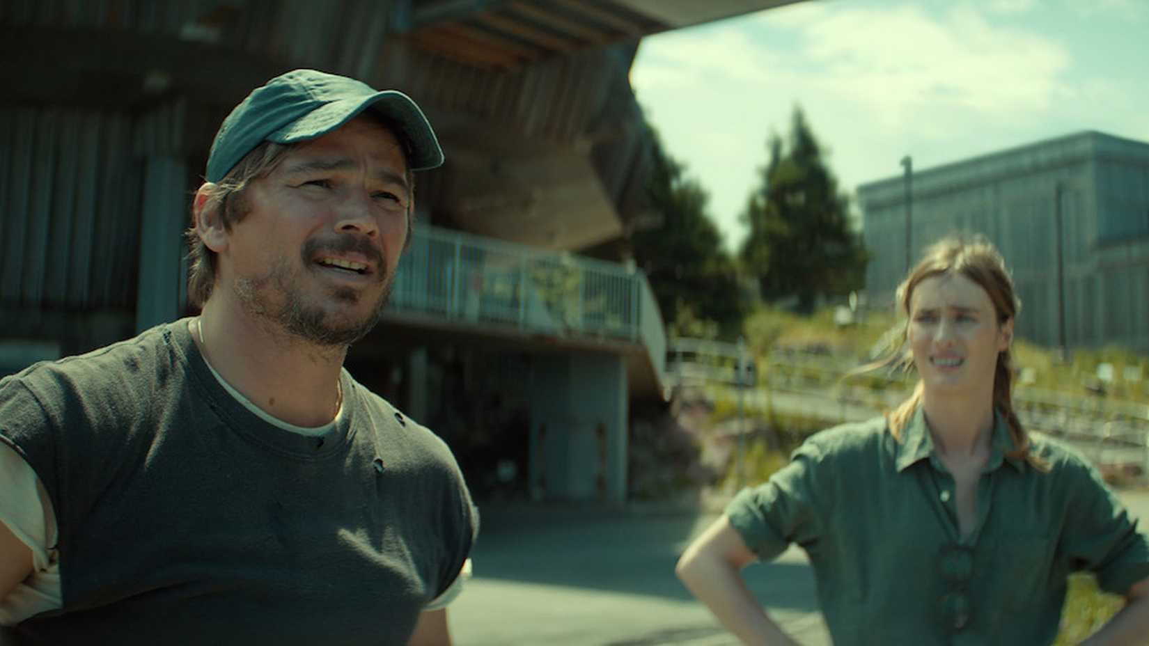 Josh Hartnett and Mackenzie Davis in Below