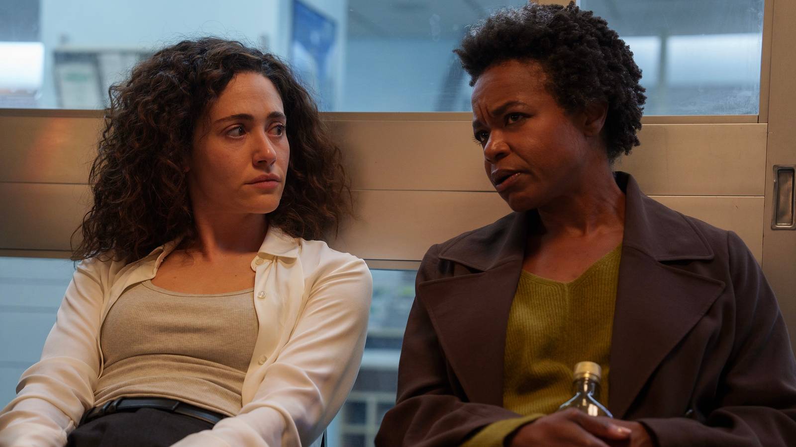 Escena Furious Hulu Emmy Rossum