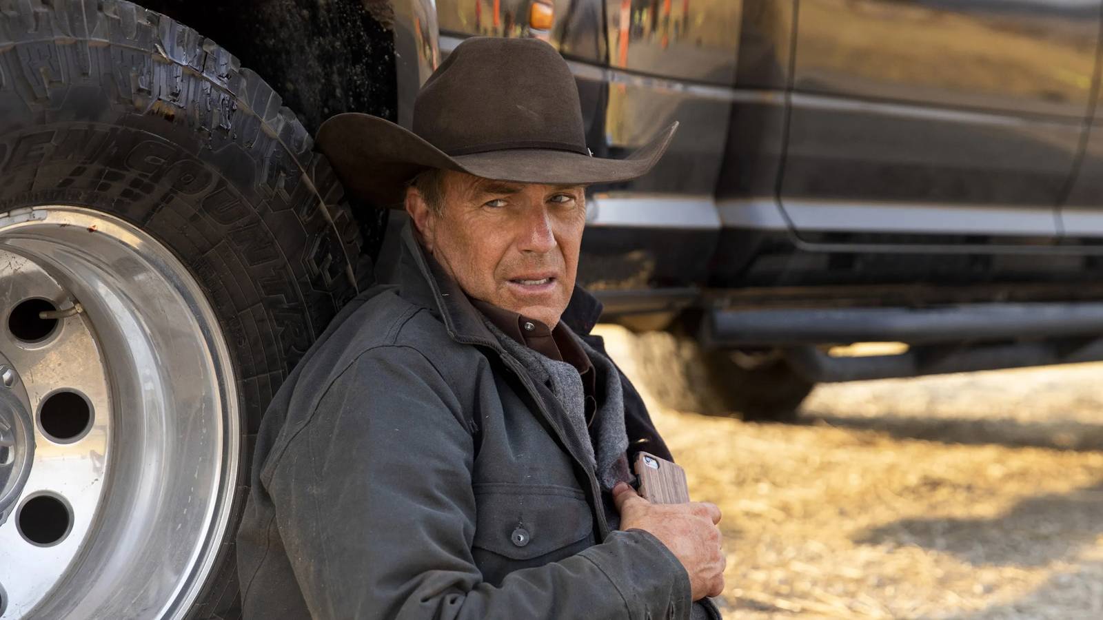 Taylor Sheridan enthüllt endlich Kevin Costners fehlende Yellowstone-Szene ...