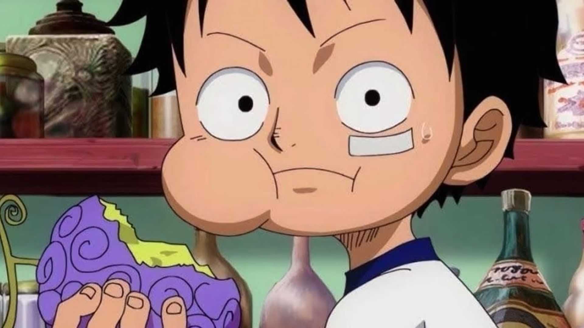 Luffy eats the Devil Fruit in One Piece