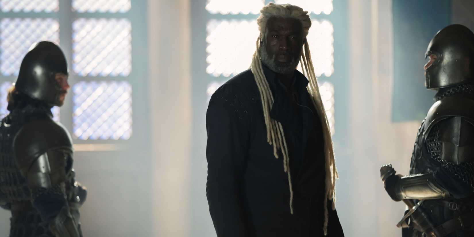 Steve Toussaint nel ruolo di Corlys Velaryon nella serie House of the Dragon