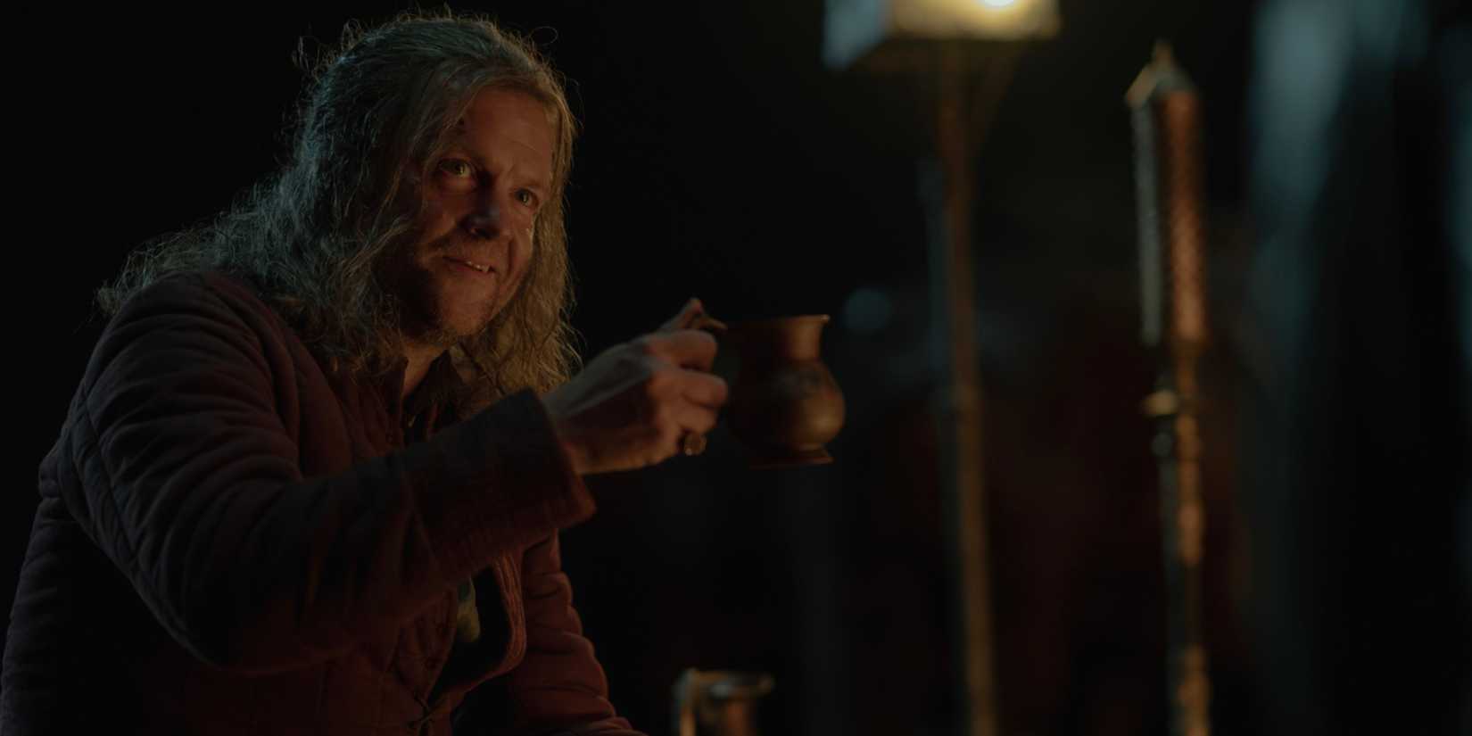 Tom Bennett nei panni di Ulf nella serie House of the Dragon