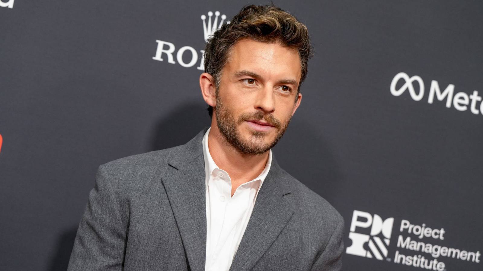 Jonathan Bailey's Underseen 6-Part Comedy Is Quietly Leaving Netflix Next Month