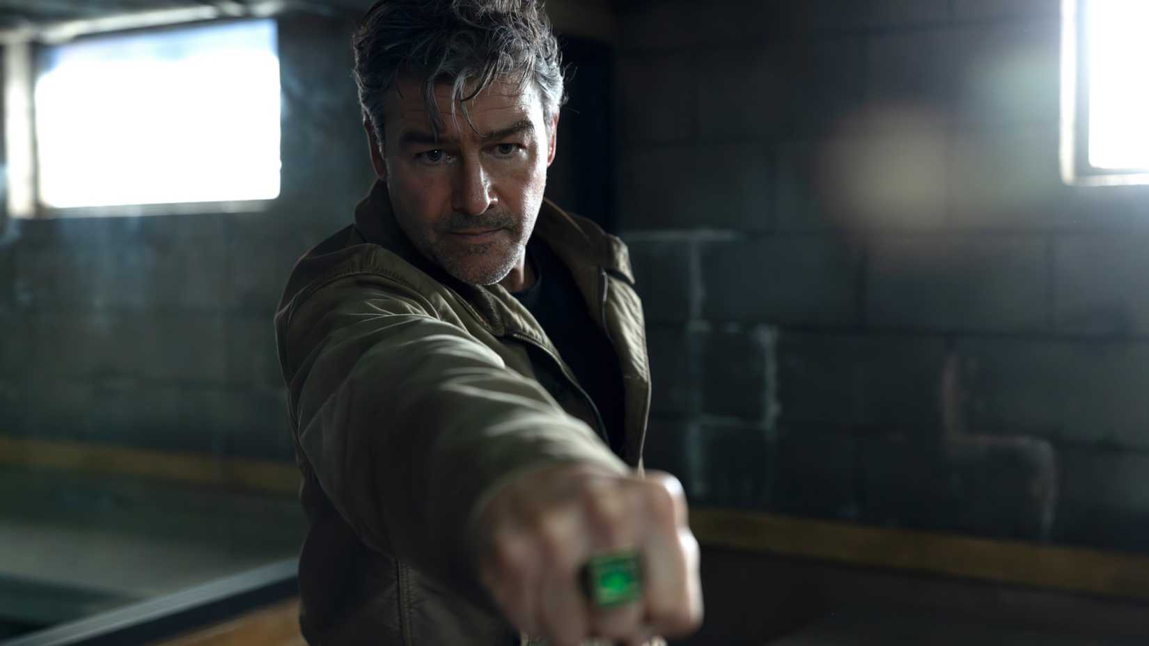 Kyle Chandler Lanterns Season 1