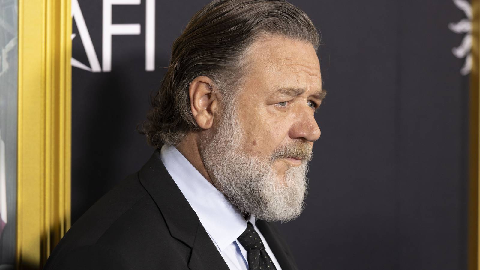 Russell Crowe Returns to Sci-Fi With New Thriller That’s Predator Meets ...