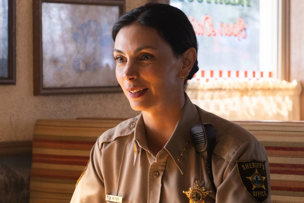 sheriff mickey fox and sheriff wade gotham reunion on cbs fire country spinoff