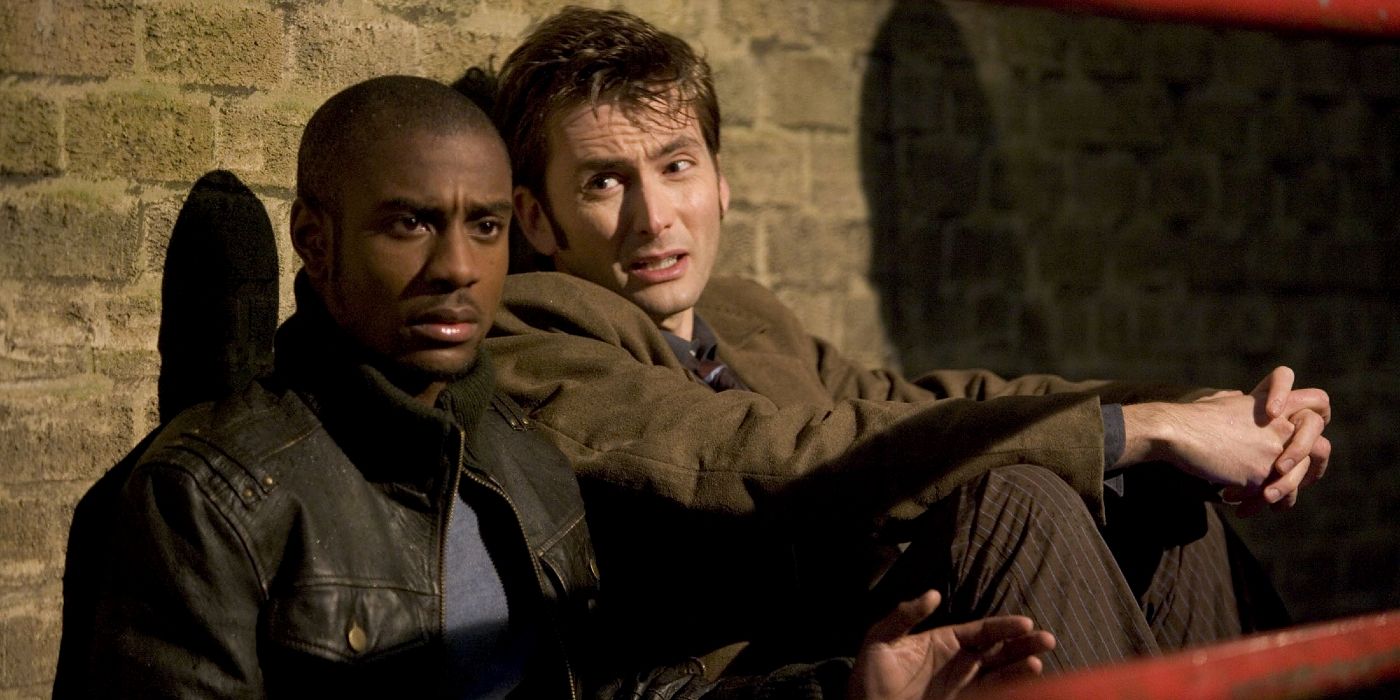 Detective Inspector Billy Shipton (Michael Obiora) talks to the Tenth Doctor in the Doctor Who episode Blink