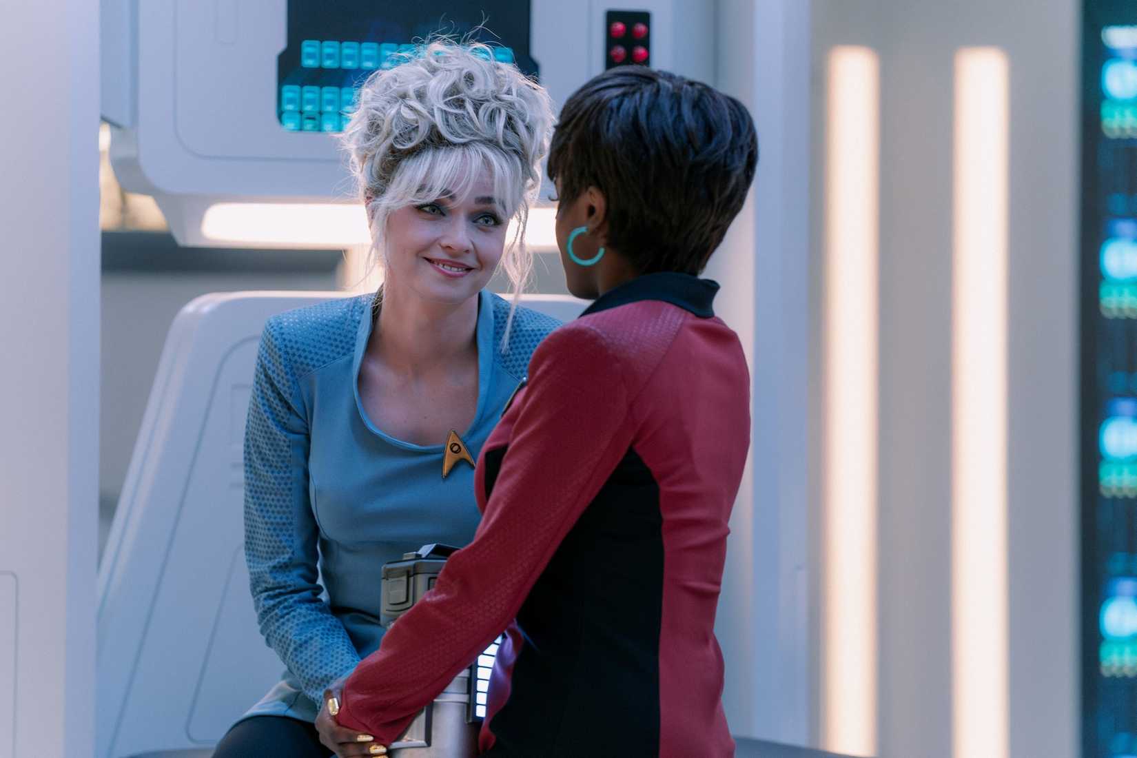 Star Trek Brings Back Iconic 60-Year-Old Starfleet Uniforms in New ...