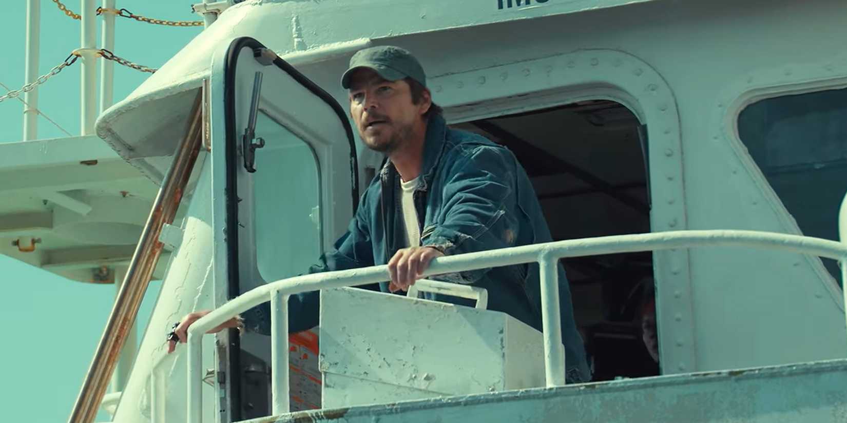 Josh Hartnett as Calvin Penney on a boat in Netflix's Below