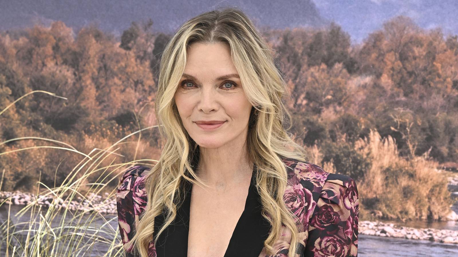 Michelle Pfeiffer's Steamy Apple TV Hit With 96% RT Is Becoming a Modern Masterpiece