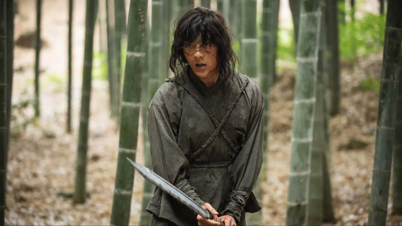 Jang Hyuk in a bamboo forest in The Swordsman