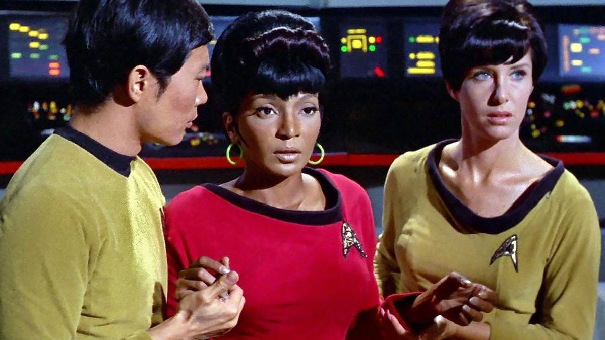 Star Trek bringt die legendären, 60 Jahre alten Sternenflottenuniformen im ...