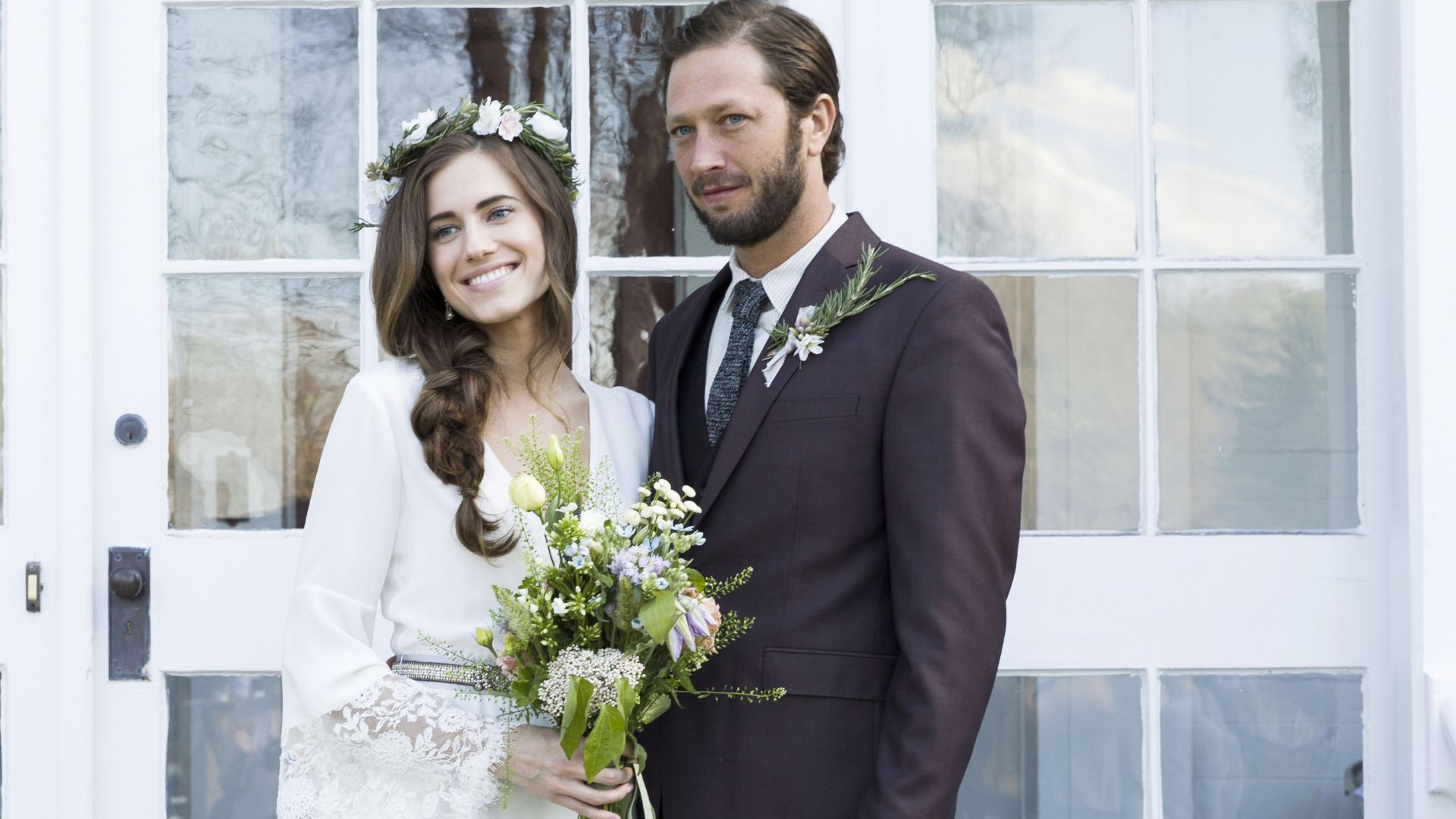 Allison Williams, Ebon Moss-Bachrach in wedding outfits in Girls Season 5 