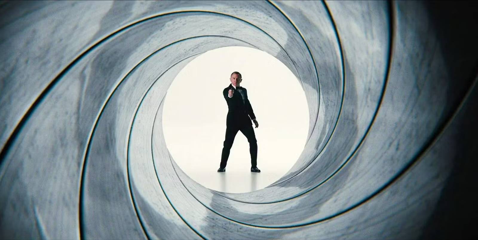 James Bond Poll Reveals Most Popular Contender to Land the Role and It's Not Even Close - Comic Book Resources