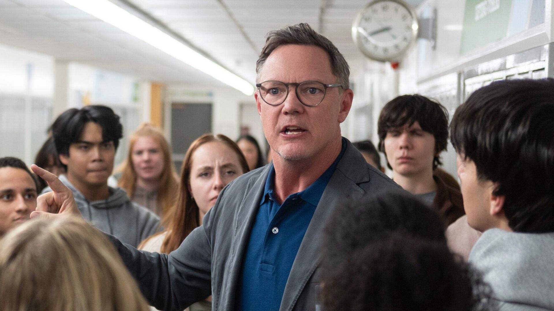 Matthew Lillard in a hallway full of students in Carrie