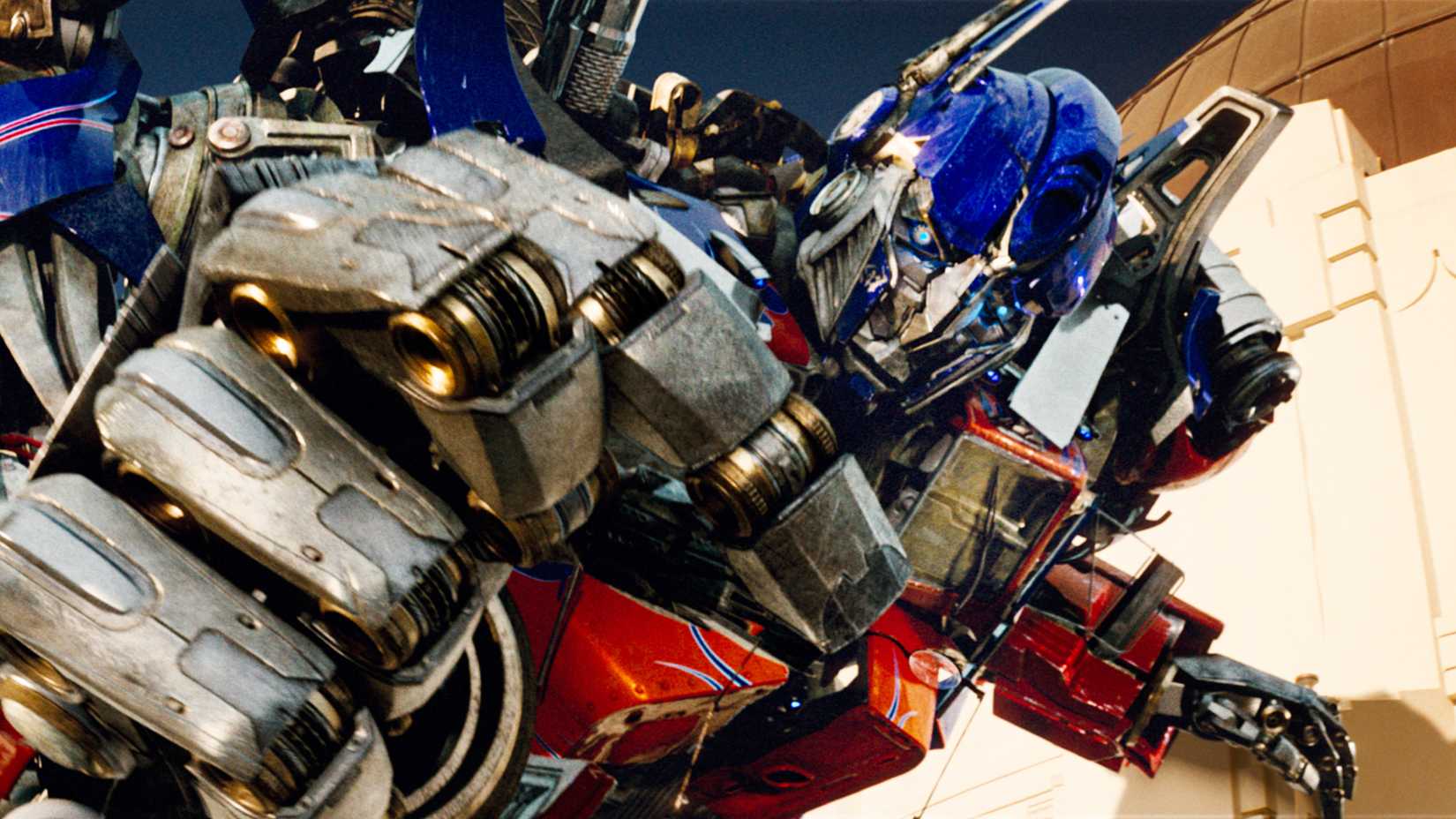 10 Transformers Michael Bay Needs to Bring Back for His New Movie