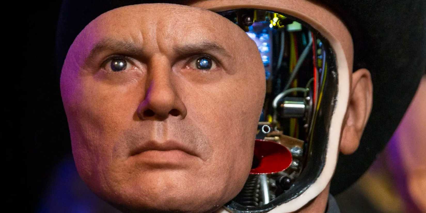 Robot with its face off in Westworld 1973
