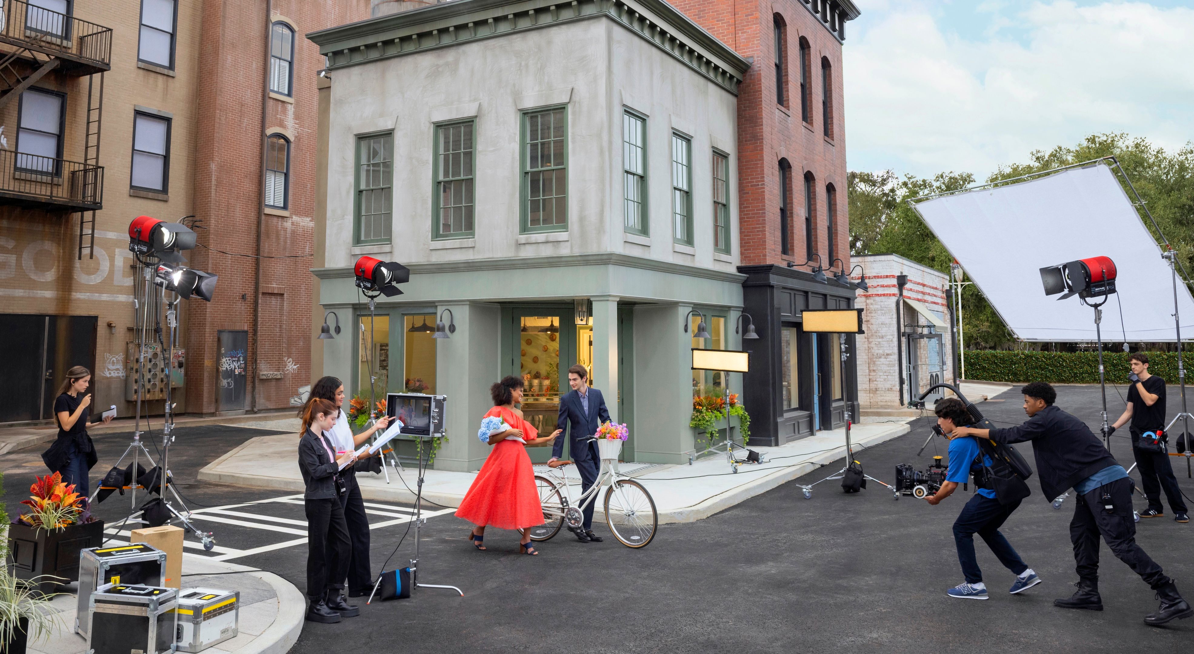 SAV_2024Fall_SavannahFilmStudios_Backlot_FlowerShop_Exterior_AS_080_JJ_v2 (1)