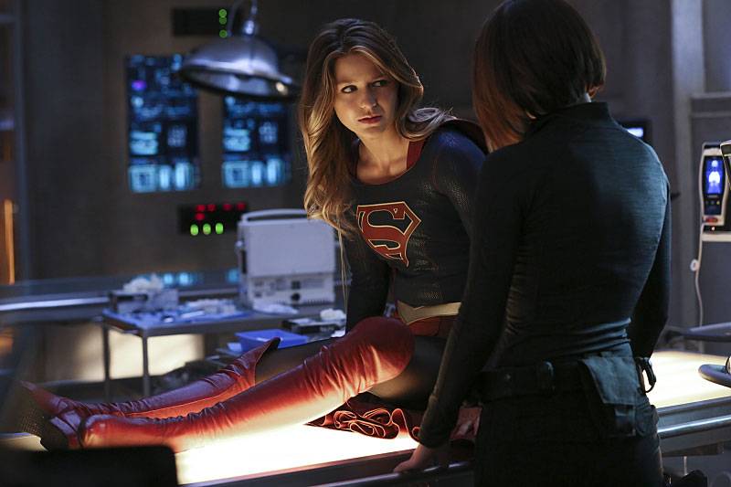LOOK: Supergirl's Family Celebrates In Season Finale Photos