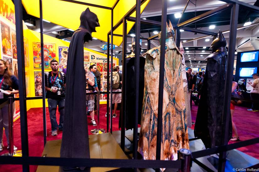 SDCC: Warner Bros. Shares Affleck's Batman Cowl with Fans