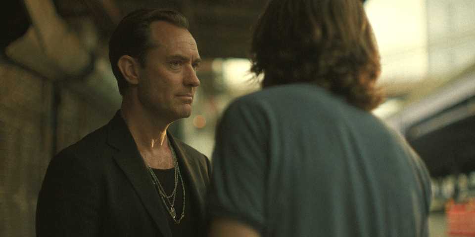 Netflix's Black Rabbit Starring Jason Bateman & Jude Law Debuts With a ...