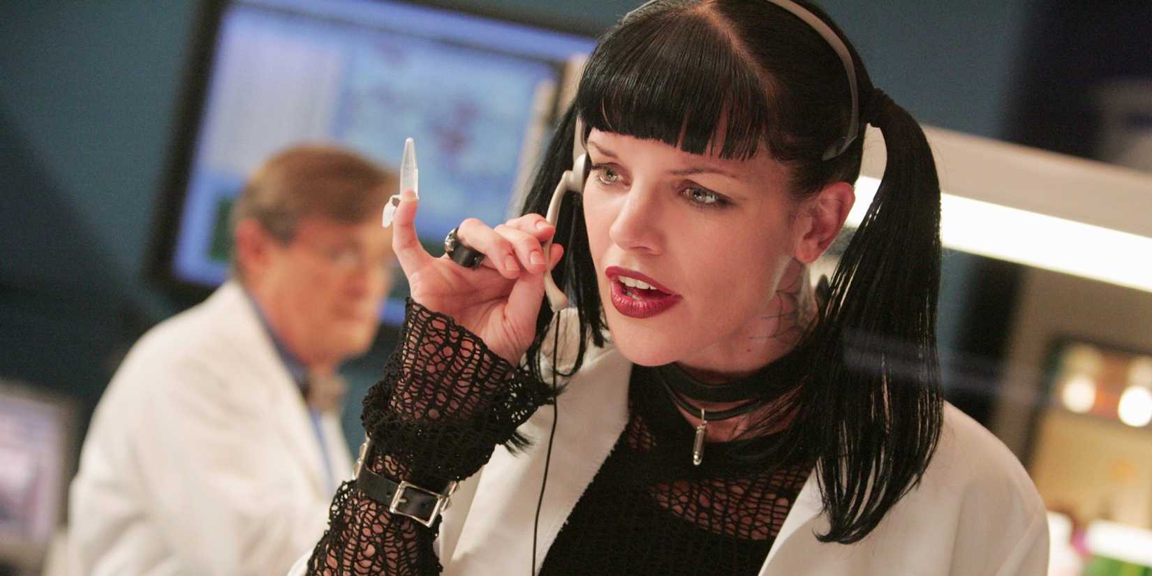 ncis-pauley-perrette-abby-sciuto-unreasonably-long-nail.jpg