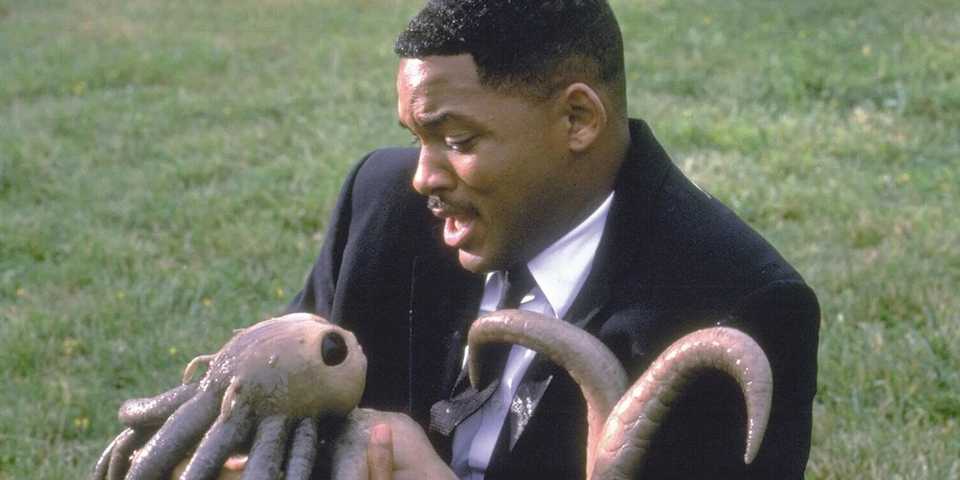 Alien Insect Men Men in Black’s Edgar the Bug Gag Is Still It's Greatest Trick
