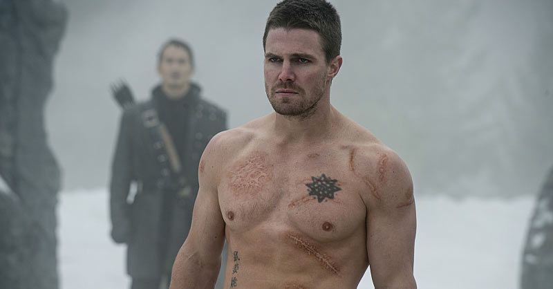 Oliver Queen Ra S Al Ghul Face Off Shirtless In The Snow In New Arrow Pics