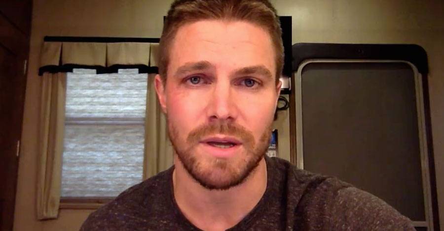 Amell Leaves Social Media 